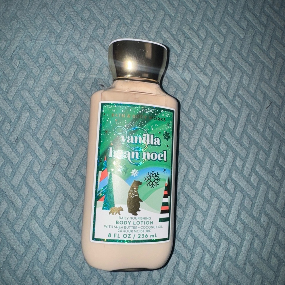 Bath & Body Works Vanilla Bean Noel Body Lotion Festive Green and Cream u20 new
